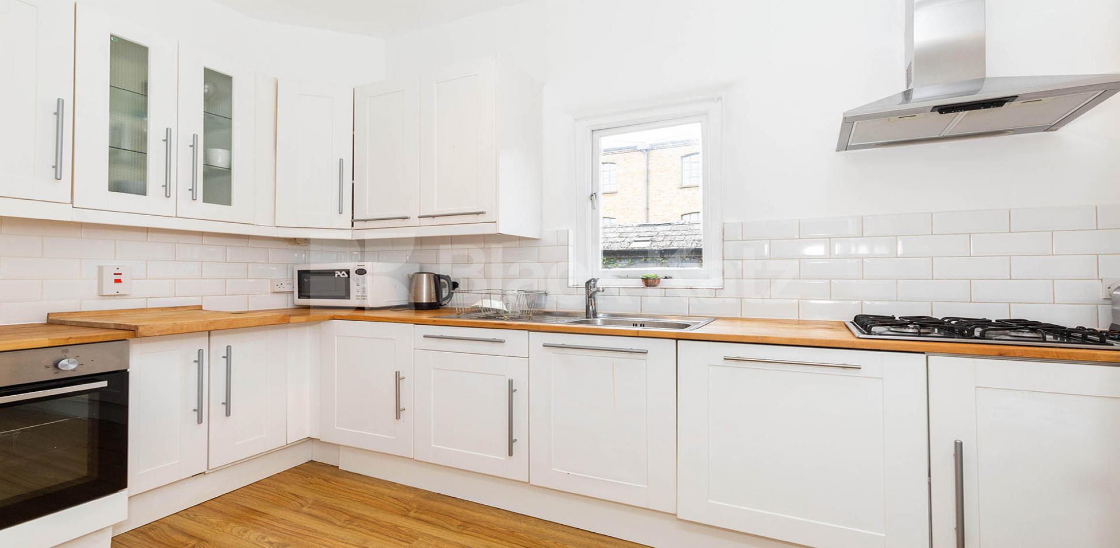 Central camden location 3 double bedrooms plus lounge mins to tube snd shops College Place, Camden